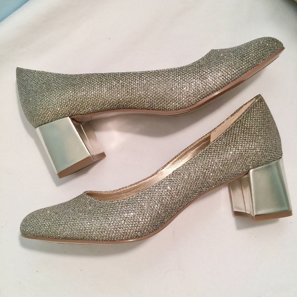 Bandolino Shoes - BANDOLINO Silver Pumps